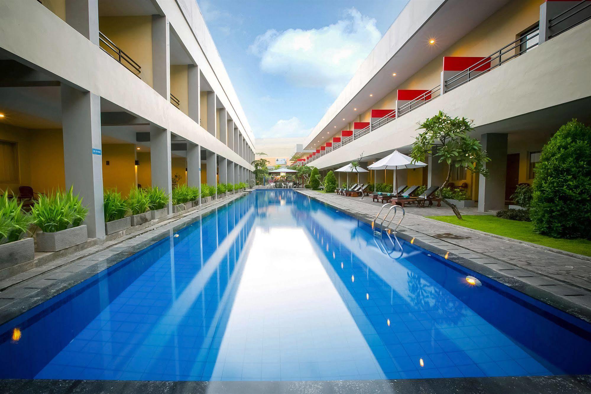 באלי Kuta Station Hotel And Spa מראה חיצוני תמונה