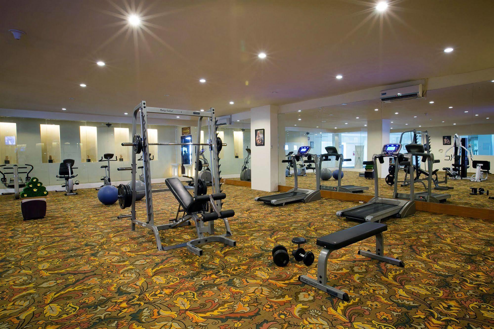 באלי Kuta Station Hotel And Spa מראה חיצוני תמונה